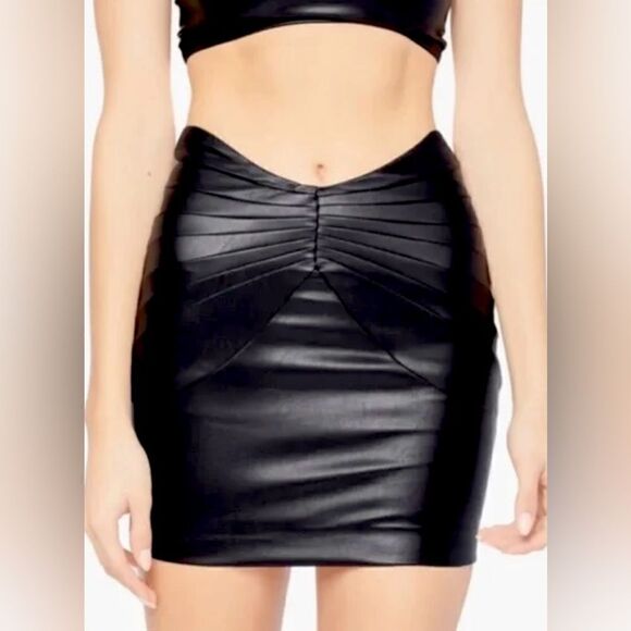 Heiress Beverly Hills Vegan Black Leather Mini Skirt - Picture 1 of 8